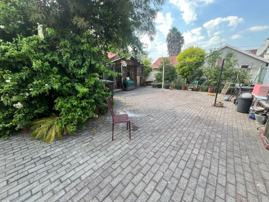 4 Bedroom Property for Sale in General Albertspark Gauteng