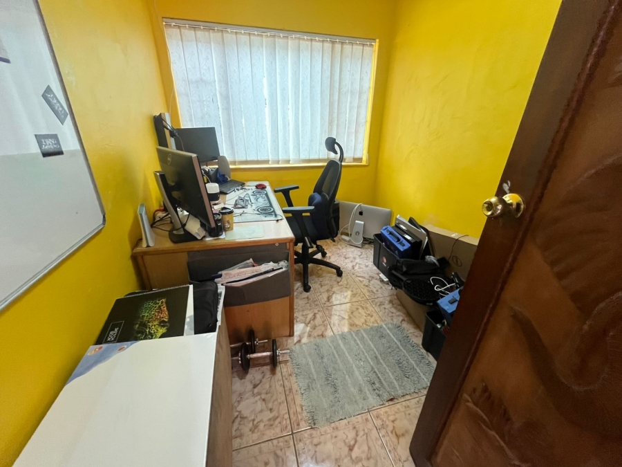 4 Bedroom Property for Sale in General Albertspark Gauteng