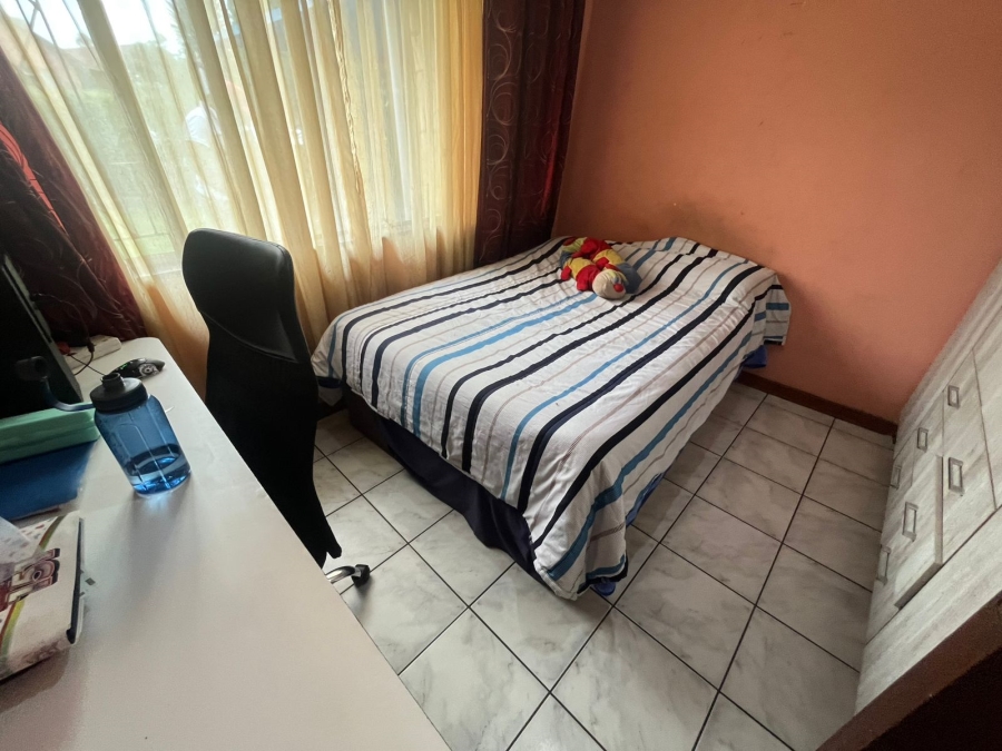 4 Bedroom Property for Sale in General Albertspark Gauteng