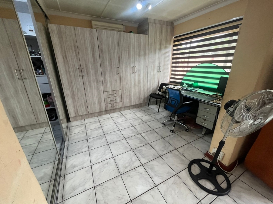 4 Bedroom Property for Sale in General Albertspark Gauteng