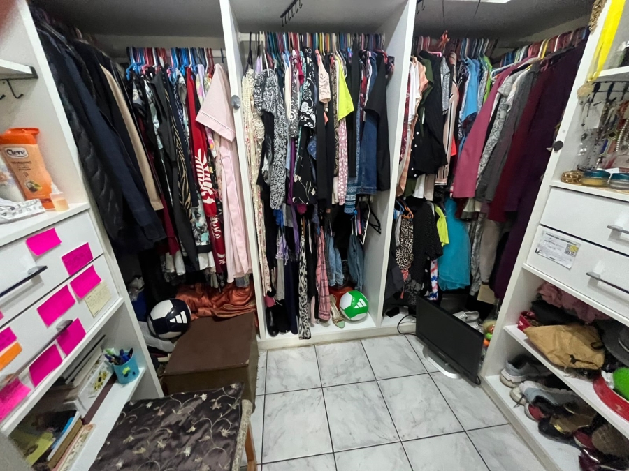 4 Bedroom Property for Sale in General Albertspark Gauteng