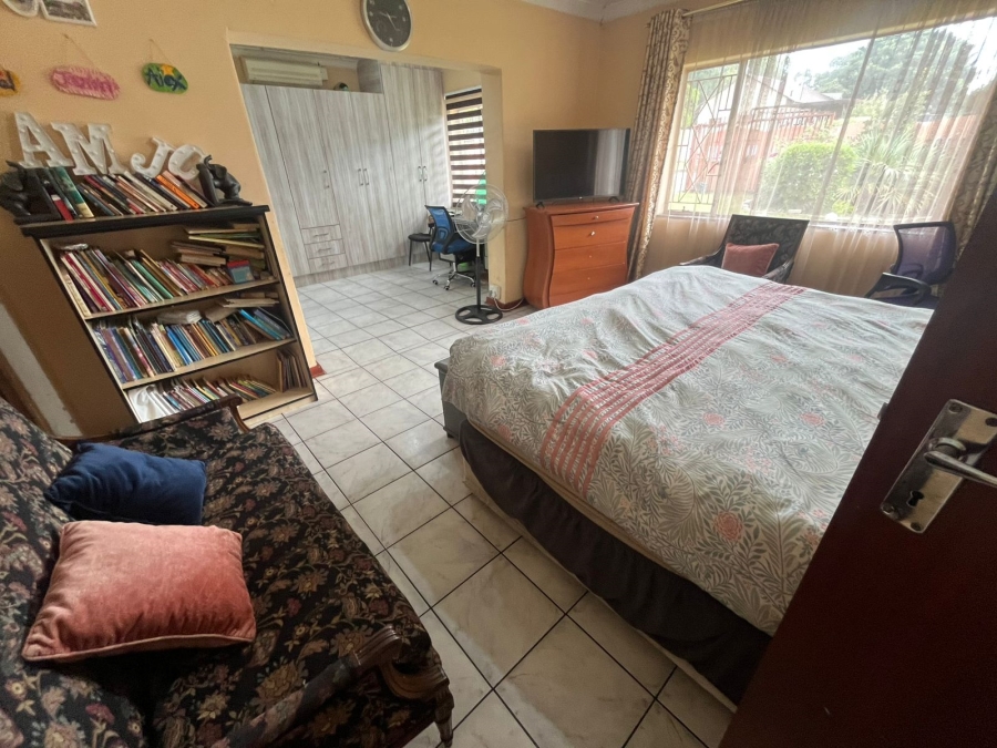 4 Bedroom Property for Sale in General Albertspark Gauteng