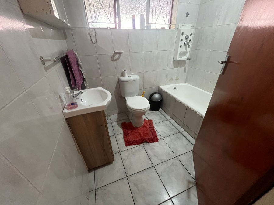 4 Bedroom Property for Sale in General Albertspark Gauteng