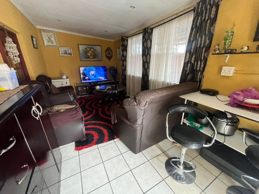 4 Bedroom Property for Sale in General Albertspark Gauteng