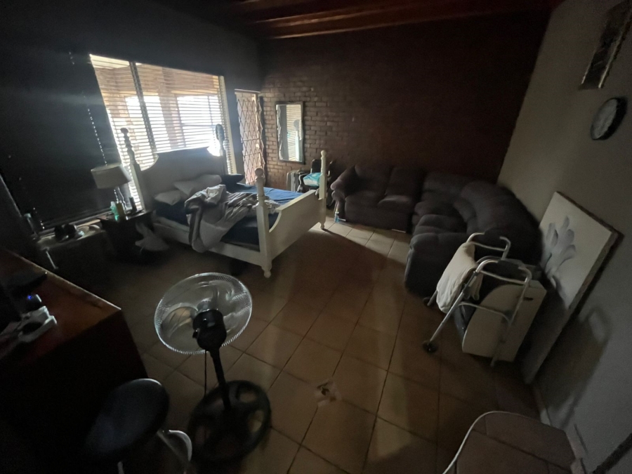 4 Bedroom Property for Sale in General Albertspark Gauteng