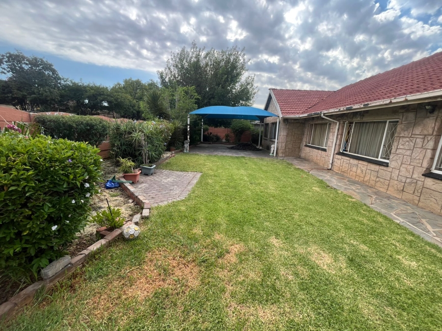 4 Bedroom Property for Sale in General Albertspark Gauteng