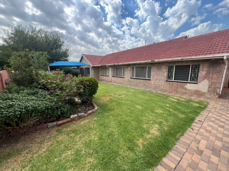 4 Bedroom Property for Sale in General Albertspark Gauteng