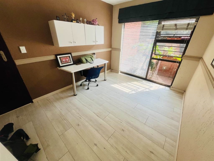 5 Bedroom Property for Sale in Meyersdal Gauteng