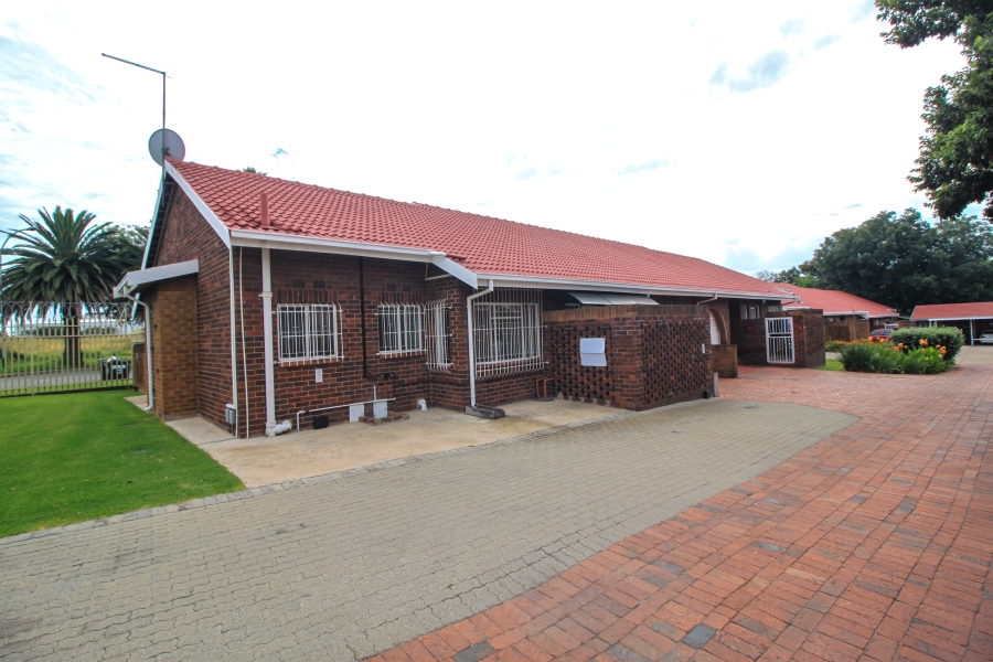3 Bedroom Property for Sale in Rustivia Gauteng