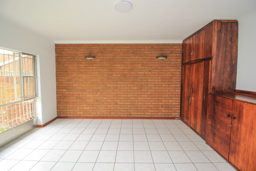 3 Bedroom Property for Sale in Rustivia Gauteng