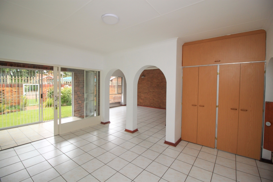 3 Bedroom Property for Sale in Rustivia Gauteng