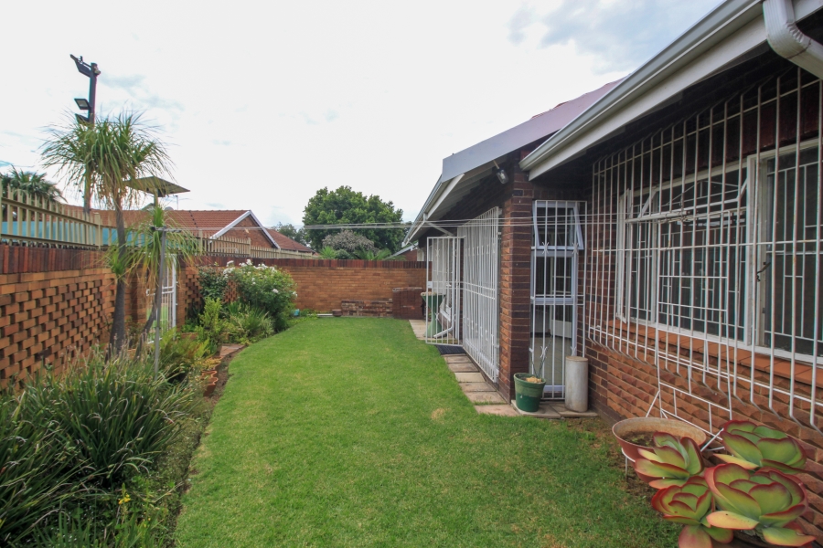 3 Bedroom Property for Sale in Rustivia Gauteng