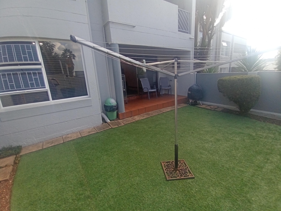 2 Bedroom Property for Sale in Glenvista Gauteng