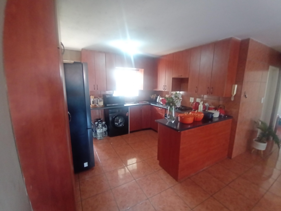 2 Bedroom Property for Sale in Ridgeway Gauteng