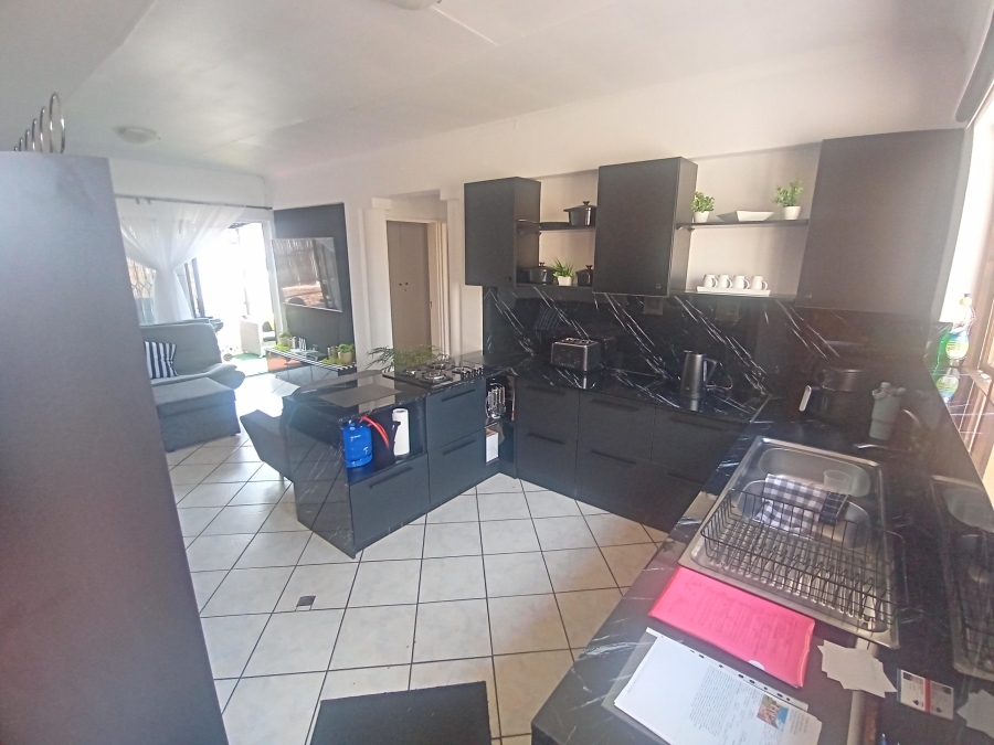 2 Bedroom Property for Sale in Mondeor Gauteng