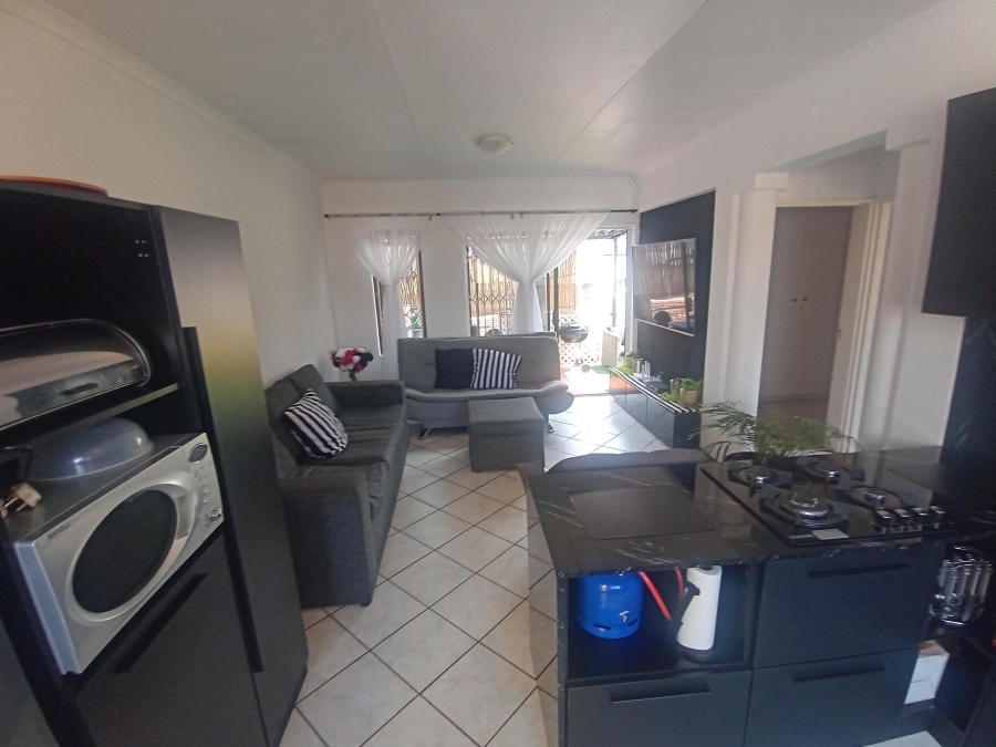 2 Bedroom Property for Sale in Mondeor Gauteng