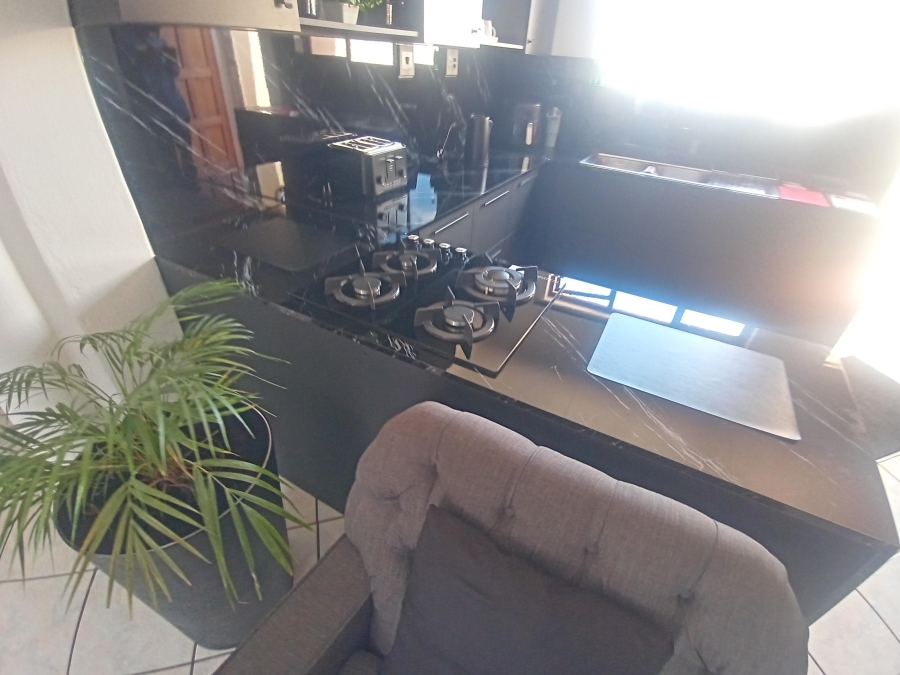 2 Bedroom Property for Sale in Mondeor Gauteng