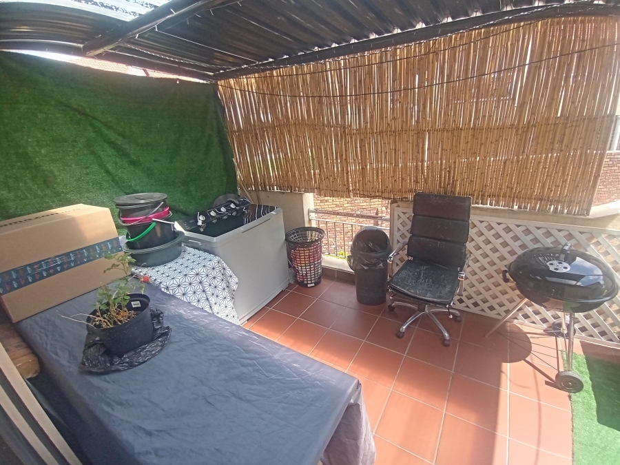 2 Bedroom Property for Sale in Mondeor Gauteng