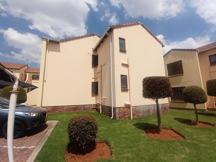 2 Bedroom Property for Sale in Mondeor Gauteng