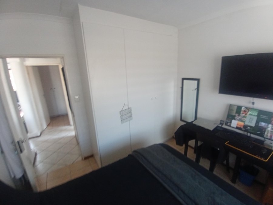 2 Bedroom Property for Sale in Mondeor Gauteng