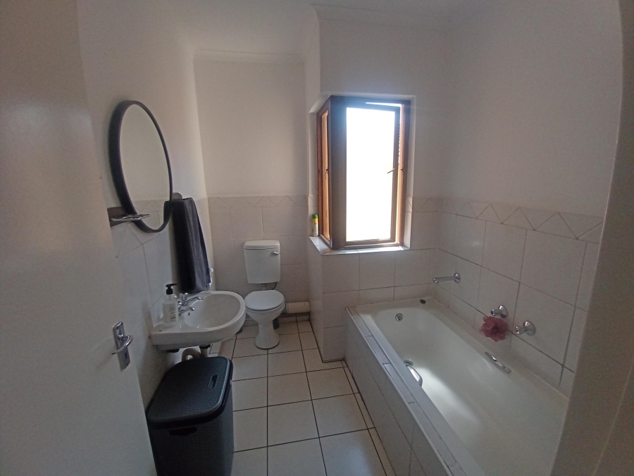 2 Bedroom Property for Sale in Mondeor Gauteng