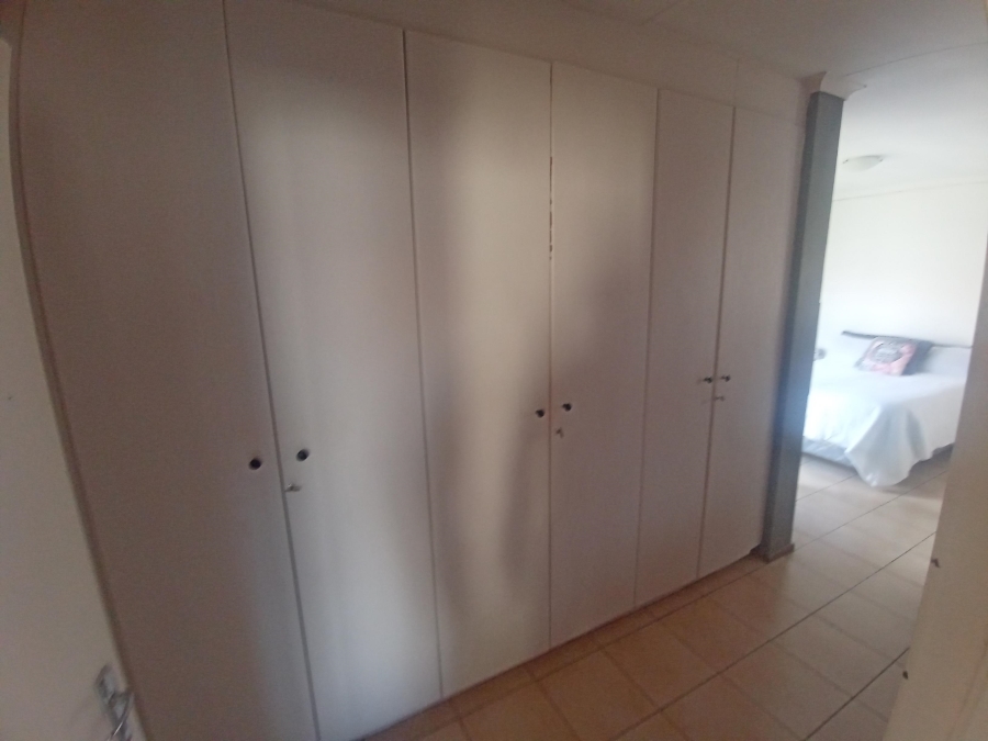 2 Bedroom Property for Sale in Mondeor Gauteng