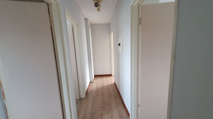 3 Bedroom Property for Sale in Linmeyer Gauteng