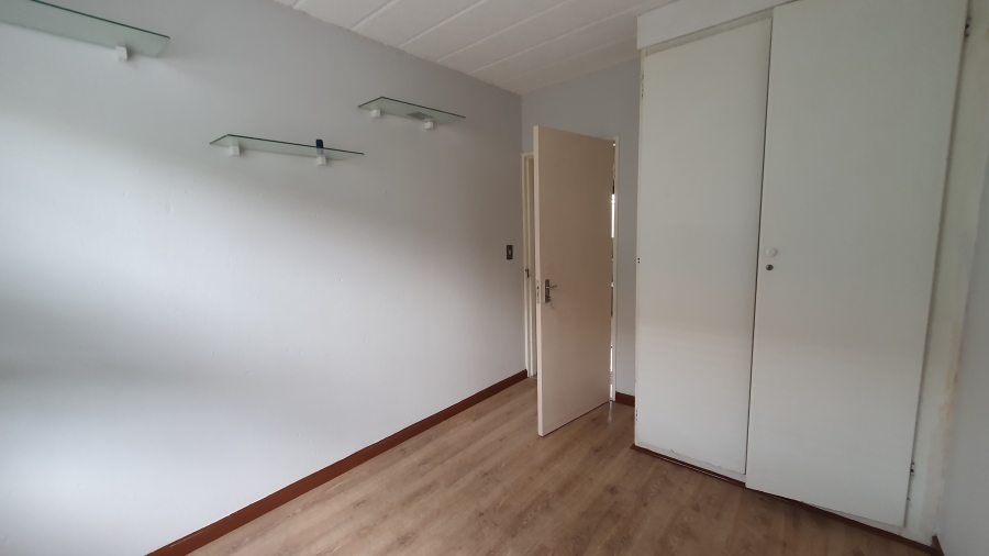 3 Bedroom Property for Sale in Linmeyer Gauteng