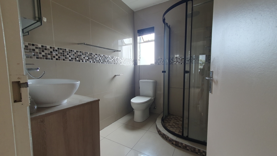 3 Bedroom Property for Sale in Linmeyer Gauteng