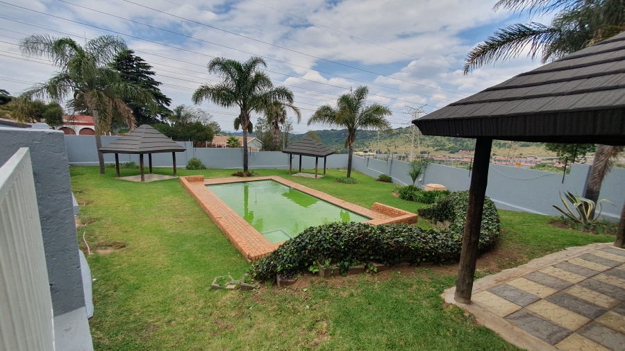 3 Bedroom Property for Sale in Linmeyer Gauteng
