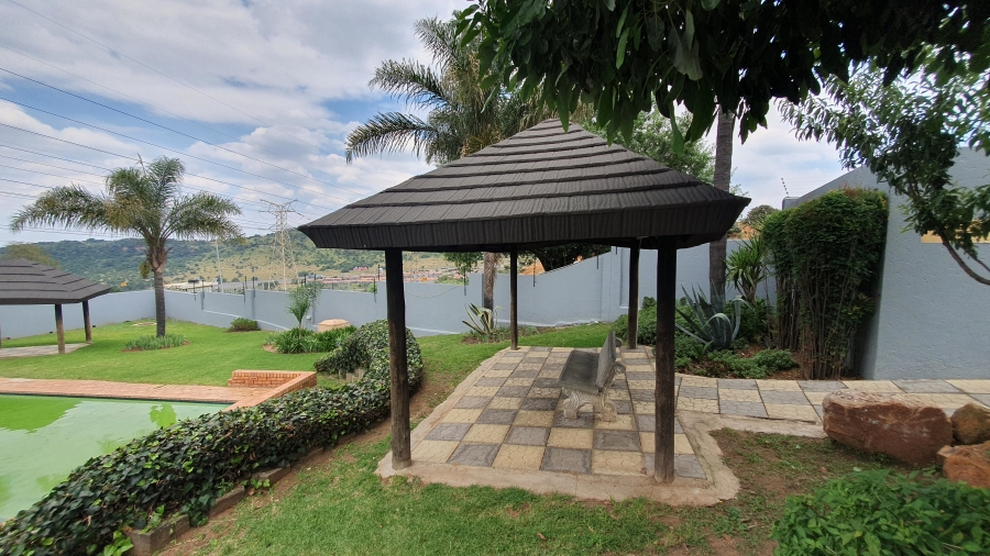 3 Bedroom Property for Sale in Linmeyer Gauteng