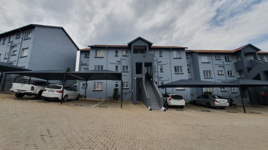 3 Bedroom Property for Sale in Linmeyer Gauteng