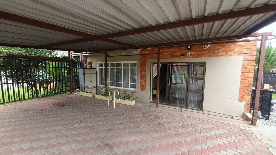 3 Bedroom Property for Sale in Roseacre Gauteng