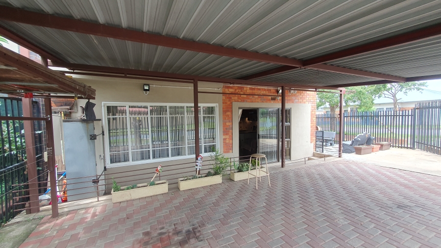 3 Bedroom Property for Sale in Roseacre Gauteng