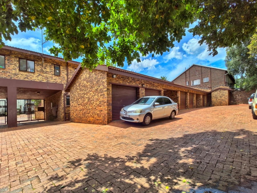 2 Bedroom Property for Sale in Windsor East Gauteng