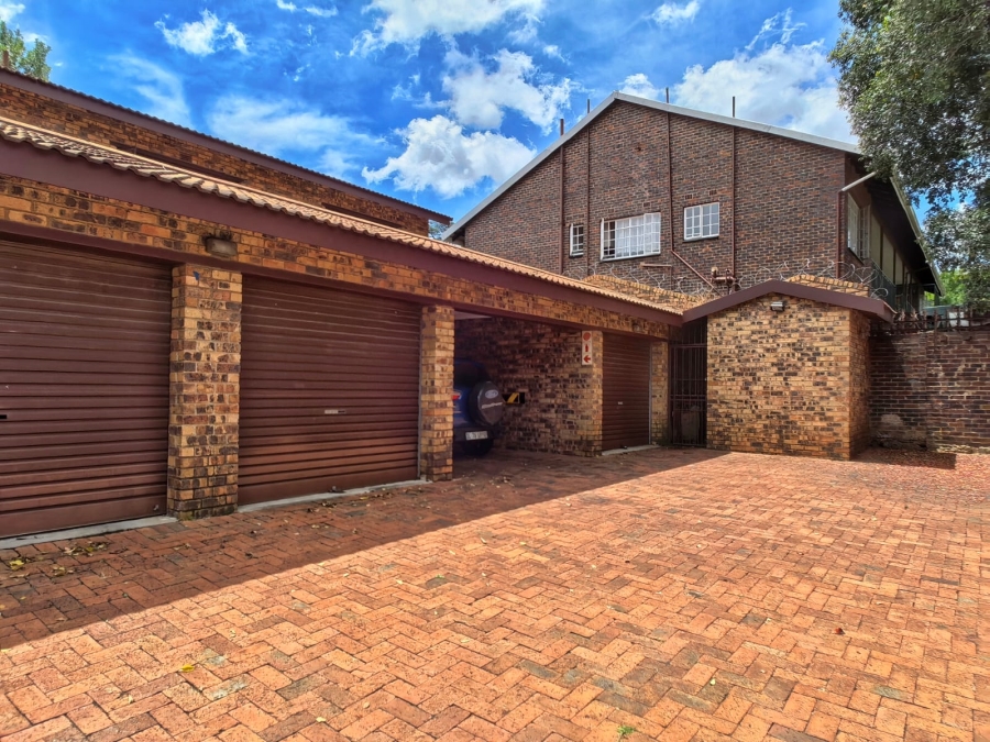 2 Bedroom Property for Sale in Windsor East Gauteng