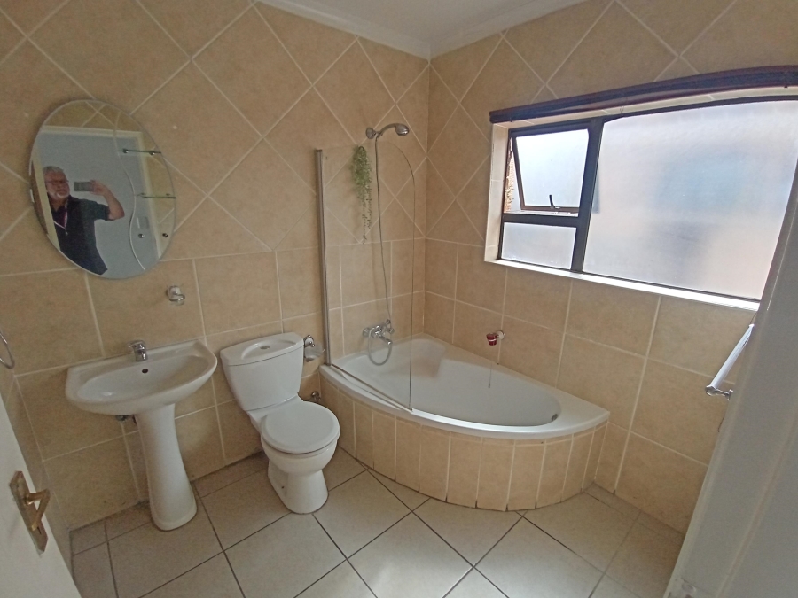 1 Bedroom Property for Sale in Mulbarton Gauteng