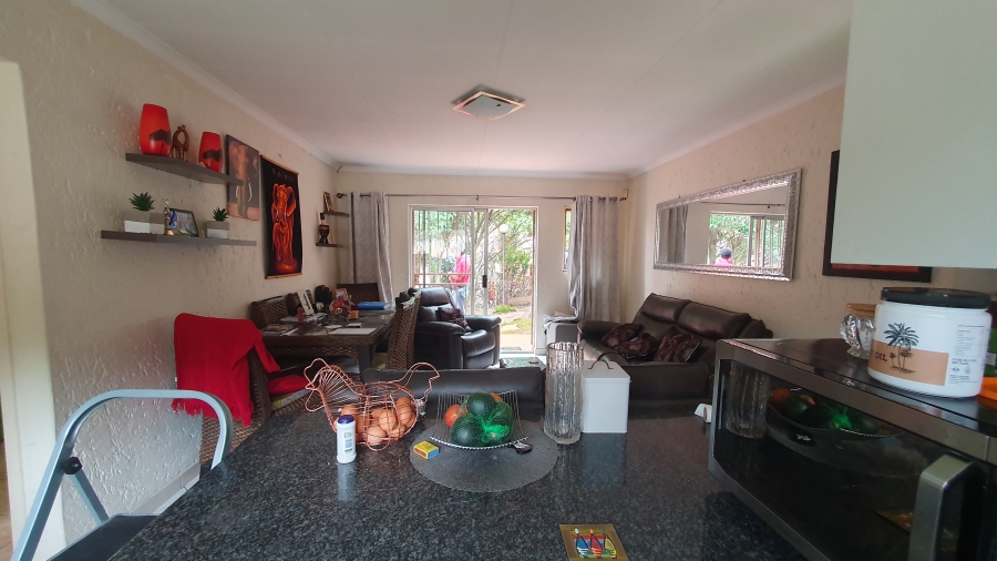 2 Bedroom Property for Sale in Mondeor Gauteng