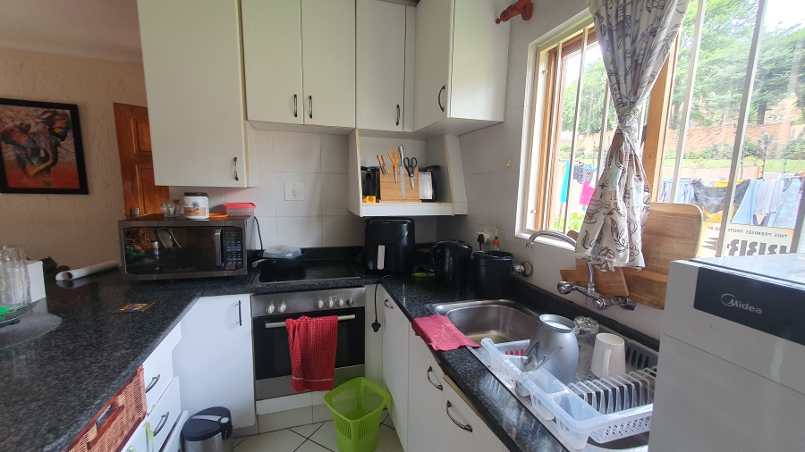 2 Bedroom Property for Sale in Mondeor Gauteng