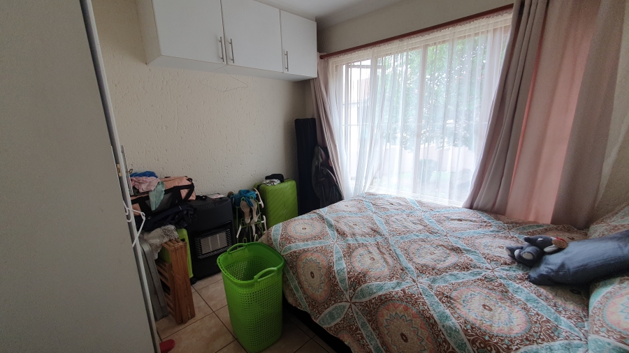 2 Bedroom Property for Sale in Mondeor Gauteng