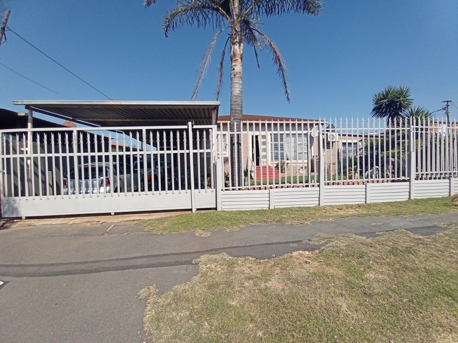 3 Bedroom Property for Sale in South Hills Gauteng