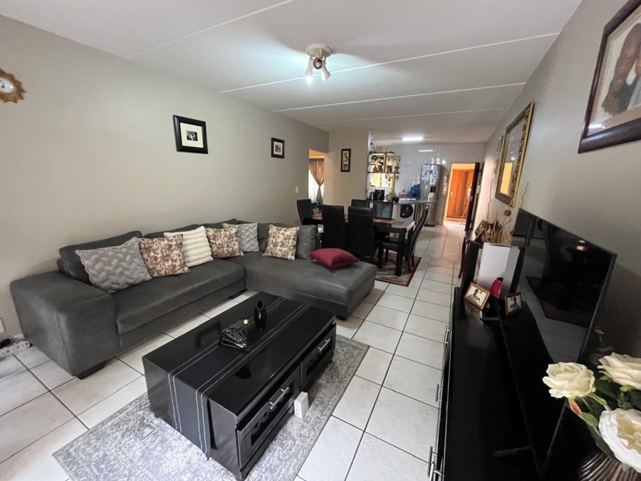 2 Bedroom Property for Sale in New Redruth Gauteng