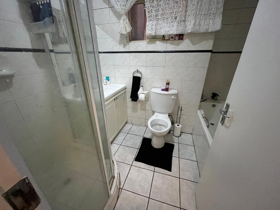 2 Bedroom Property for Sale in New Redruth Gauteng