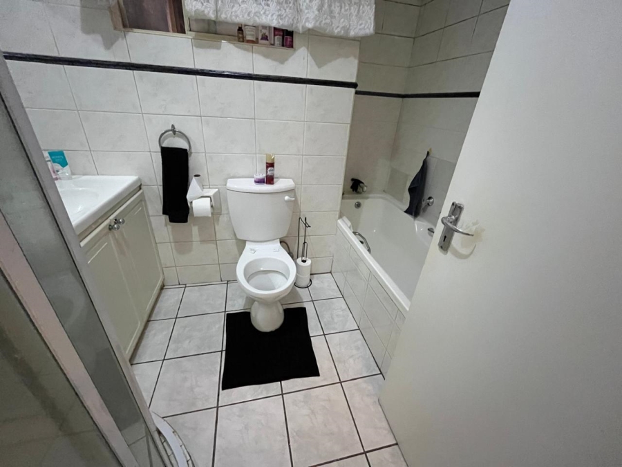 2 Bedroom Property for Sale in New Redruth Gauteng