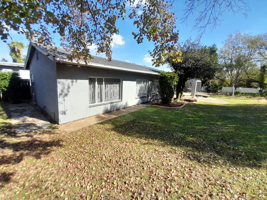 4 Bedroom Property for Sale in Lombardy East Gauteng