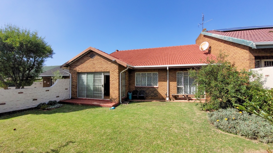 3 Bedroom Property for Sale in Barvallen Gauteng