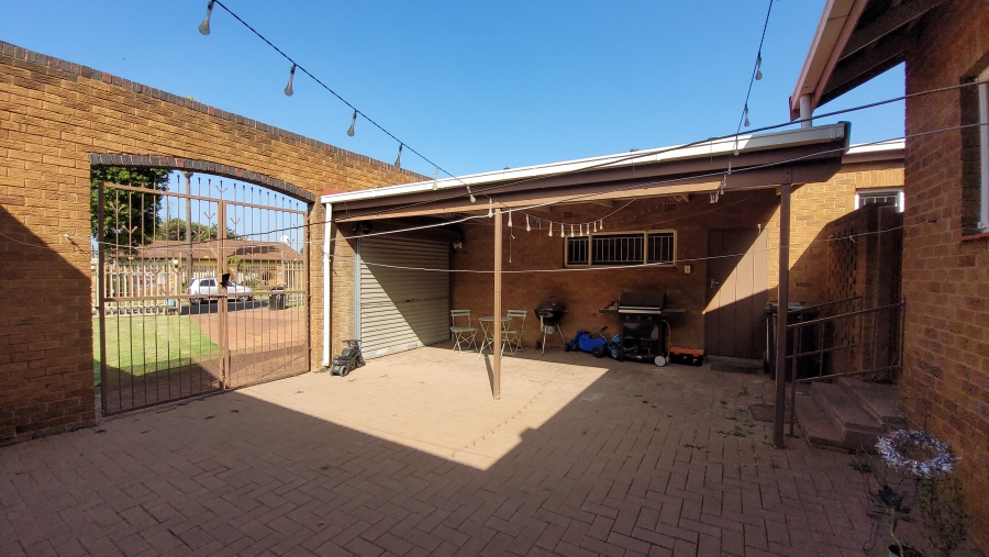 3 Bedroom Property for Sale in Barvallen Gauteng