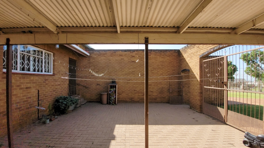 3 Bedroom Property for Sale in Barvallen Gauteng