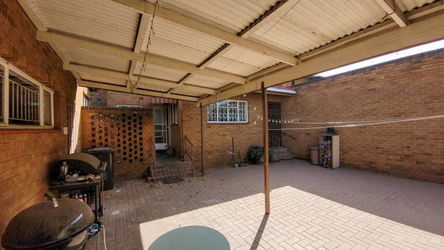 3 Bedroom Property for Sale in Barvallen Gauteng