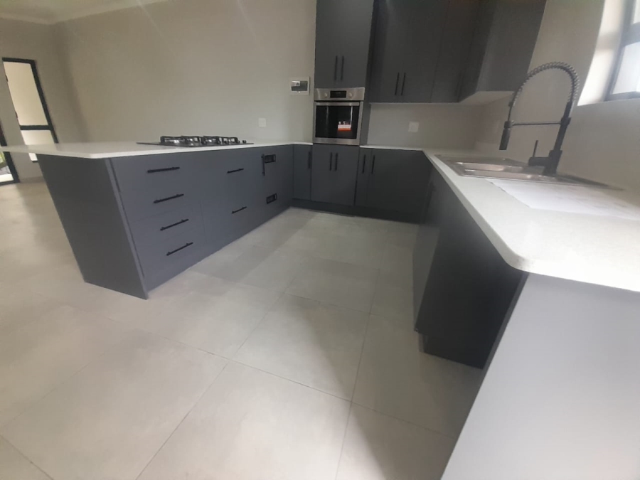 To Let 2 Bedroom Property for Rent in Bryanston Gauteng